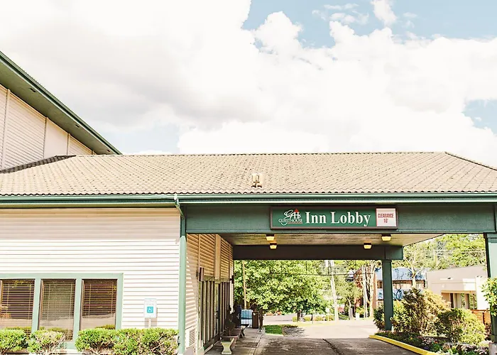Lavissh Inn And Suites